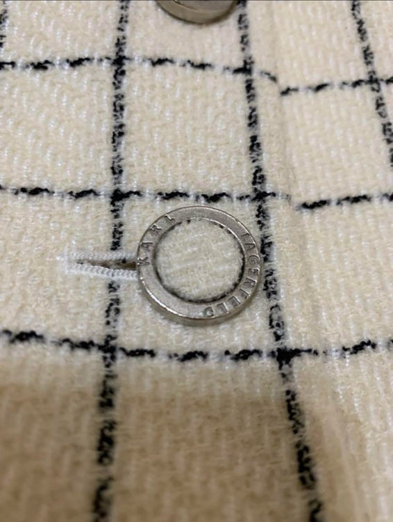 カールラガーフェルドのスカートスーツ（古着・ファッション）の商品画像 - 査定依頼日：2025年6月12日 - 最高査定価格：2,000円