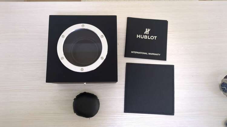 ウブロ クラシックフュージョン （高級時計）の商品画像 - 査定依頼日：2025年5月6日 - 最高査定価格：530,000円