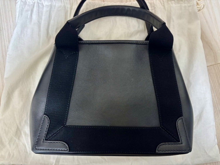 バレンシアガ  （ブランドバッグ）の商品画像 - 査定依頼日：2026年4月8日 - 最高査定価格：45,000円