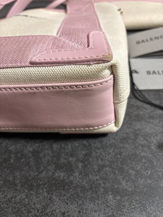 ミニトートバッグ　バレンシアガ（ブランドバッグ）の商品画像 - 査定依頼日：2024年12月30日 - 最高査定価格：35,000円