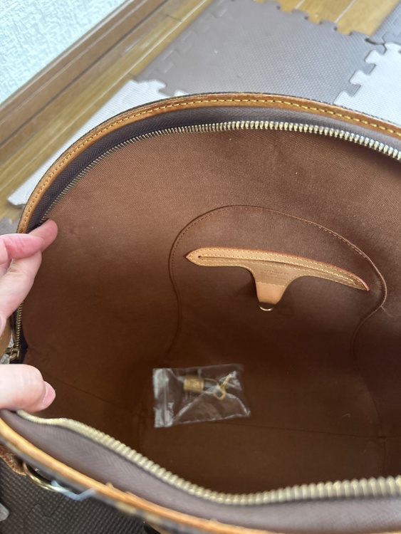 エリプスショルダー（ブランドバッグ）の商品画像 - 査定依頼日：2026年3月10日 - 最高査定価格：90,000円