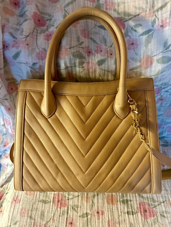 シェブロン　キャビアスキン　バッグ（ブランドバッグ）の商品画像 - 査定依頼日：2026年4月24日 - 最高査定価格：120,000円