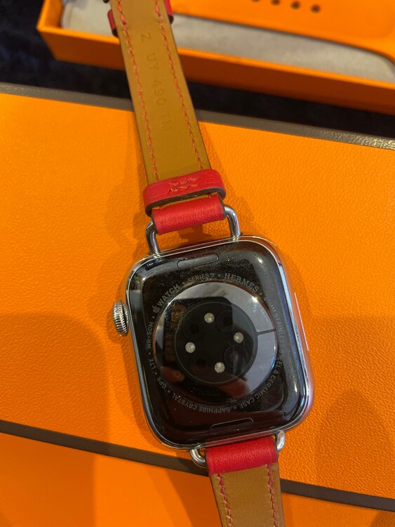 エルメスアップルウォッチ　（高級時計）の商品画像 - 査定依頼日：2025年4月24日 - 最高査定価格：28,000円