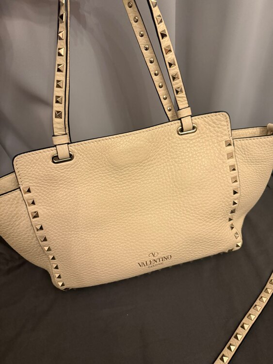 ヴァレンティノ　ロックスタッズ（ブランドバッグ）の商品画像 - 査定依頼日：2025年4月14日 - 最高査定価格：40,000円