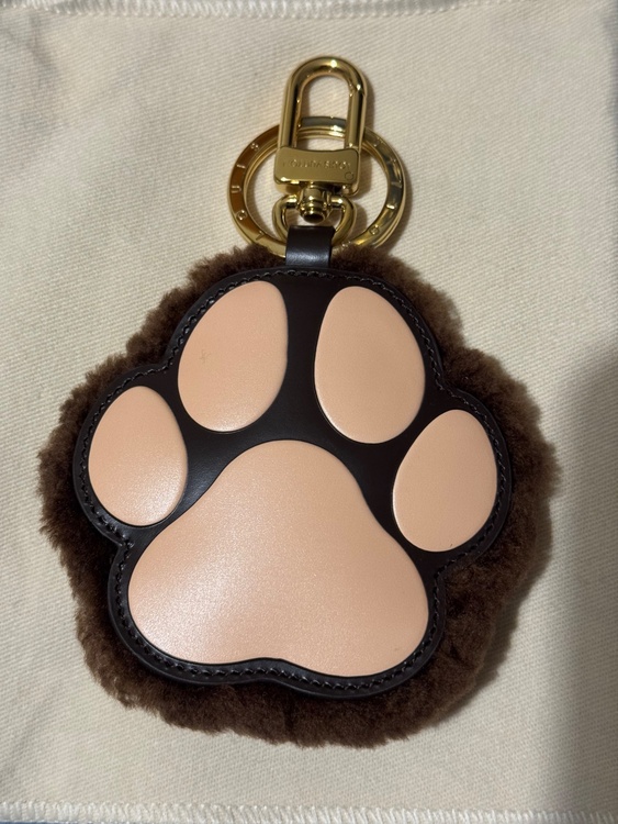 LV パウ」。犬の足跡デザイン 『新品未使用』 M02292（ブランド財布・小物）の商品画像 - 査定依頼日：2025年12月8日 - 最高査定価格：65,000円