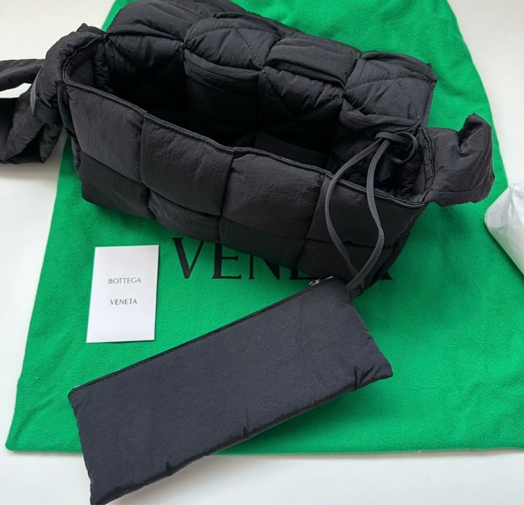 ボッテガヴェネタ パデッド テック カセット（ブランドバッグ）の商品画像 - 査定依頼日：2025年8月2日 - 最高査定価格：100,000円