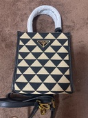 プラダ  （ブランドバッグ）の商品画像 - 査定依頼日：2025年10月14日 - 最高査定価格：175,000円