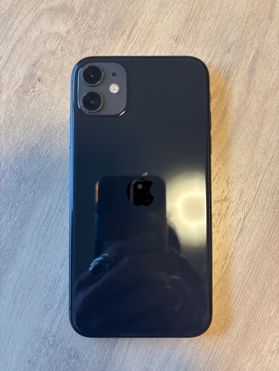 iPhone11 128GB au（スマホ）の商品画像 - 査定依頼日：2026年4月7日 - 最高査定価格：26,000円