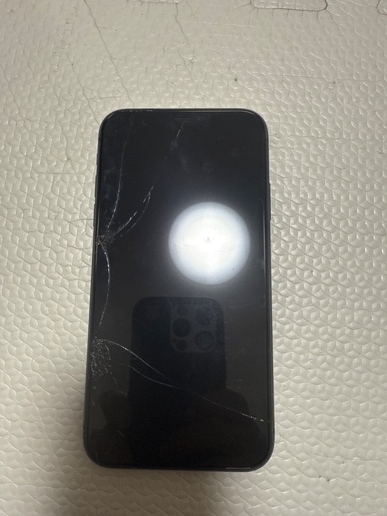 iPhone11（スマホ）の商品画像 - 査定依頼日：2026年2月6日 - 最高査定価格：100,000円