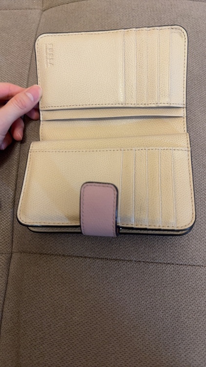 FURLA カメリア　M ALBA（ブランド財布・小物）の商品画像 - 査定依頼日：2025年12月12日 - 最高査定価格：100,000円