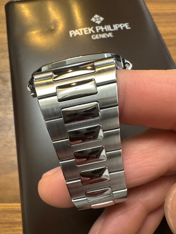 パテックフィリップ ノーチラス 5712/1a（高級時計）の商品画像 - 査定依頼日：2025年3月27日 - 最高査定価格：15,200,000円