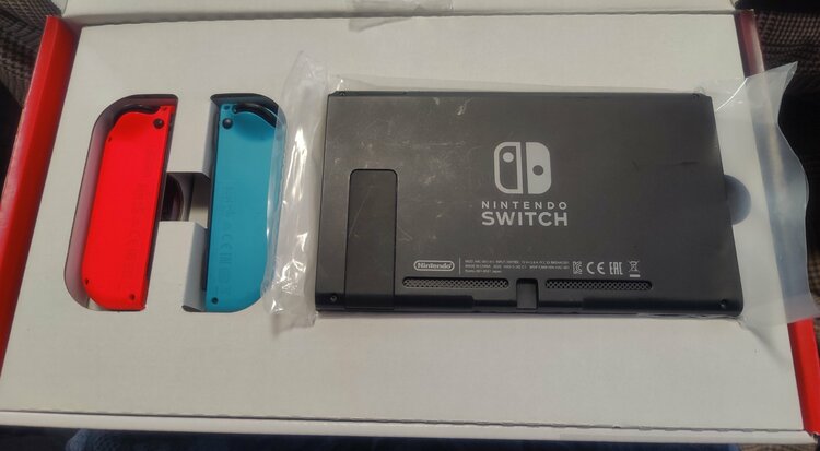 Switch（ゲーム機本体・ゲームソフト）の商品画像 - 査定依頼日：2026年5月11日 - 最高査定価格：11,000円