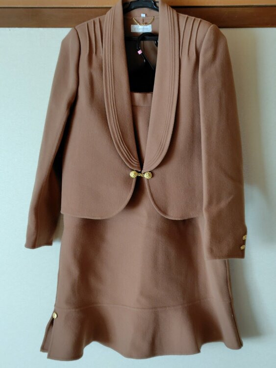 ウールスーツ（古着・ファッション）の商品画像 - 査定依頼日：2026年3月19日 - 最高査定価格：2,000円