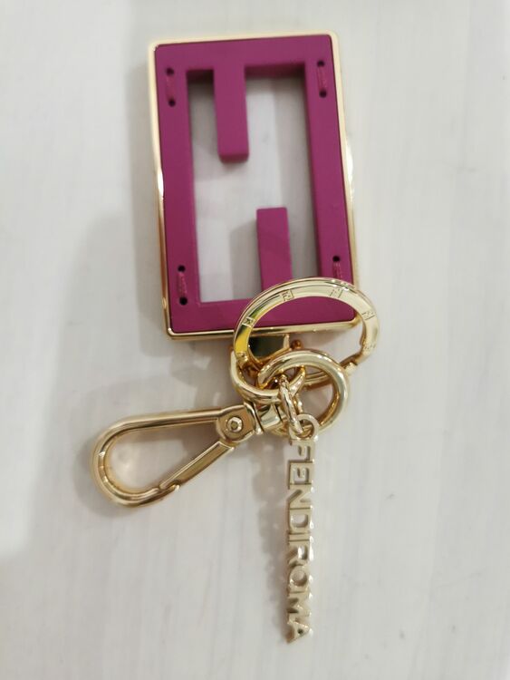 フェンディ  （ブランドバッグ）の商品画像 - 査定依頼日：2025年8月27日 - 最高査定価格：15,000円