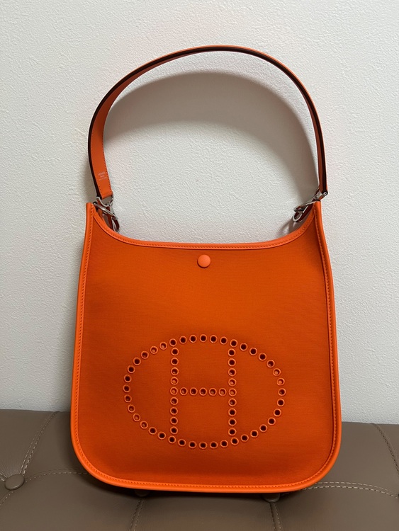 エルメス　ネオエブリン29（ブランドバッグ）の商品画像 - 査定依頼日：2025年8月10日 - 最高査定価格：330,000円