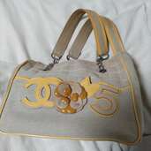 カメリアハンドバッグ（ブランドバッグ）の商品画像 - 査定依頼日：2024年1月21日 - 最高査定価格：20,000円