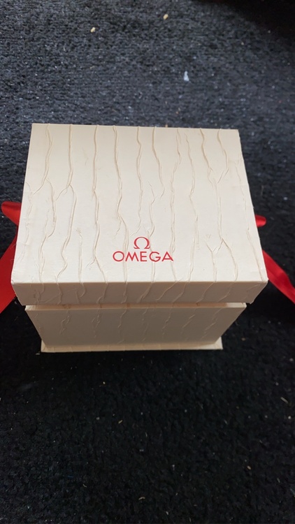 オメガ コンステーション 1232024605500（高級時計）の商品画像 - 査定依頼日：2026年4月16日 - 最高査定価格：400,000円
