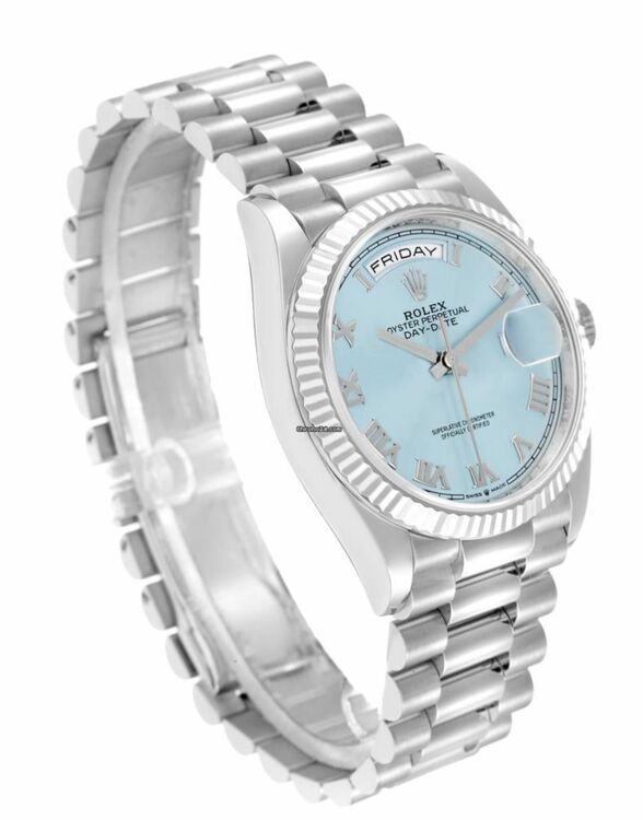 デイデイト　プラチナ　アイスブルー　ローマン文字盤（高級時計）の商品画像 - 査定依頼日：2025年9月29日 - 最高査定価格：10,000,000円