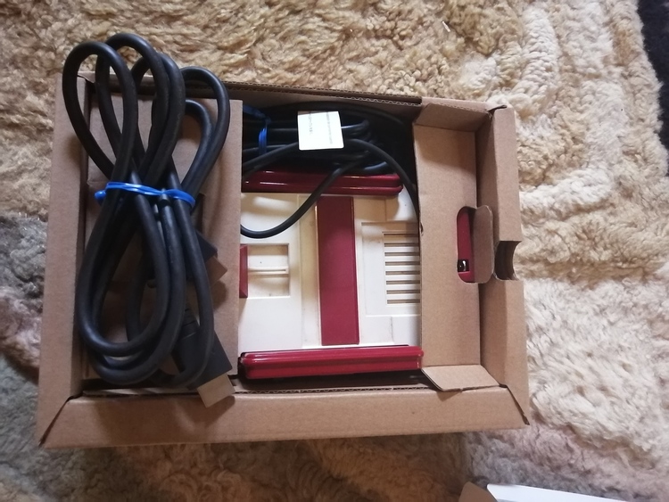 ニンテンドークラシックミニ　ニンテンドークラシックミニスーパーファミコン（ゲーム機本体・ゲームソフト）の商品画像 - 査定依頼日：2022年6月19日 - 最高査定価格：5,000円