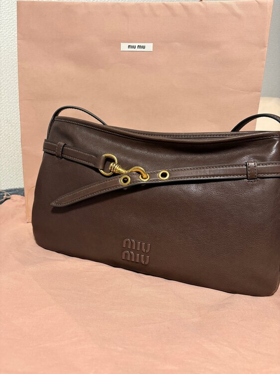 ミュウミュウ  （ブランドバッグ）の商品画像 - 査定依頼日：2025年3月21日 - 最高査定価格：280,000円