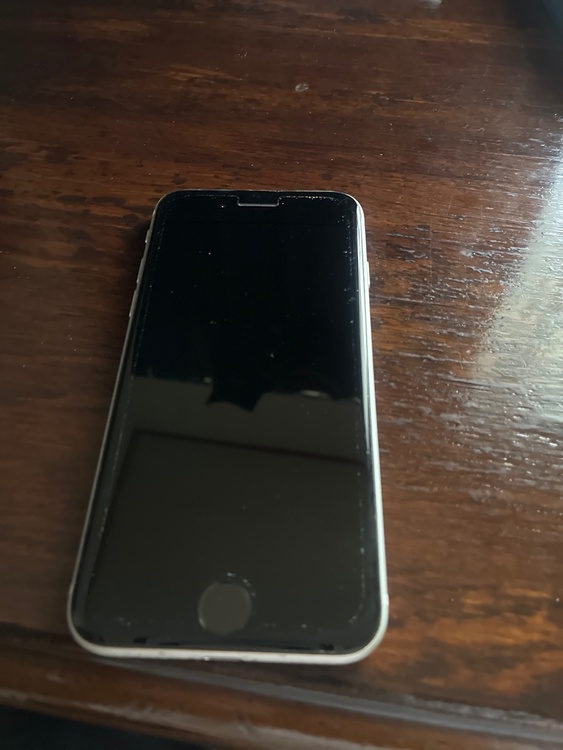 iPhone iPhone SE (第 2 世代) 64GB au（スマホ）の商品画像 - 査定依頼日：2026年9月4日 - 最高査定価格：11,000円