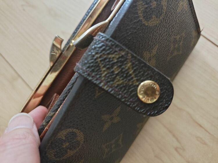 モノグラム2つ折り財布（ブランド財布・小物）の商品画像 - 査定依頼日：2025年8月28日 - 最高査定価格：10,000円