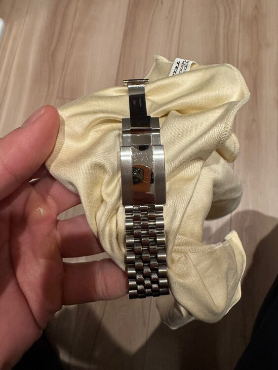 ロレックス GMTマスター 126710BLn（高級時計）の商品画像 - 査定依頼日：2025年1月10日 - 最高査定価格：2,570,000円