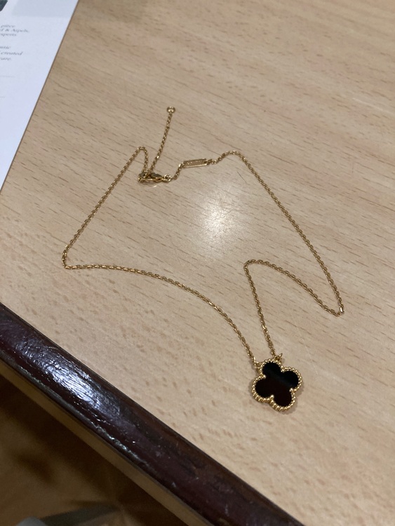 VCA ヴィンテージ アルハンブラ ペンダント（宝石）の商品画像 - 査定依頼日：2025年7月19日 - 最高査定価格：320,000円