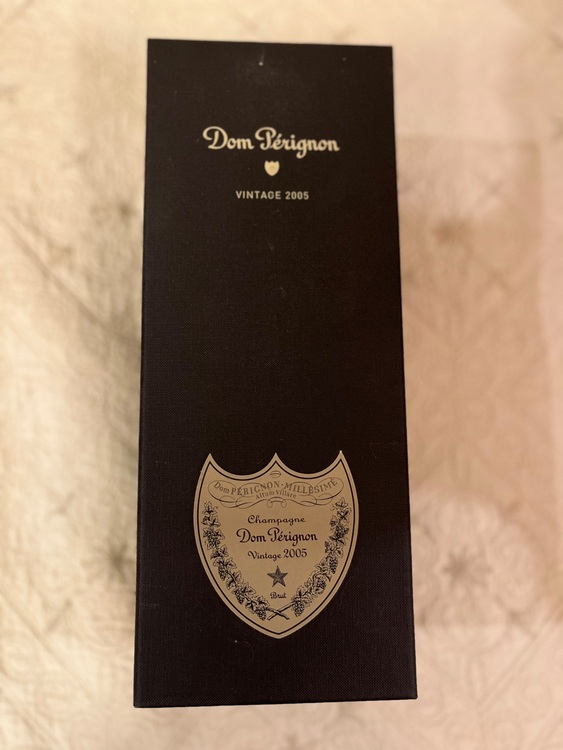 シャンパン ドン・ペリニヨン （お酒）の商品画像 - 査定依頼日：2025年6月18日 - 最高査定価格：20,500円