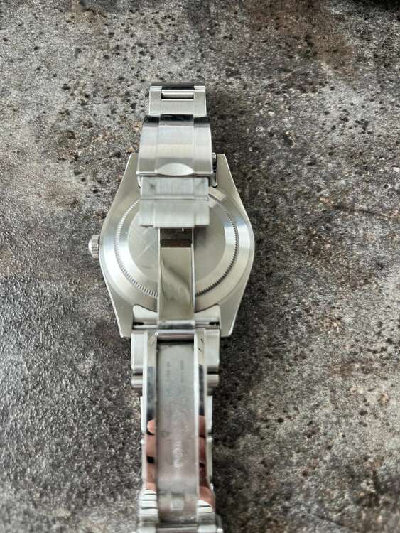 ロレックス エクスプローラー 214270（高級時計）の商品画像 - 査定依頼日：2025年4月7日 - 最高査定価格：985,000円