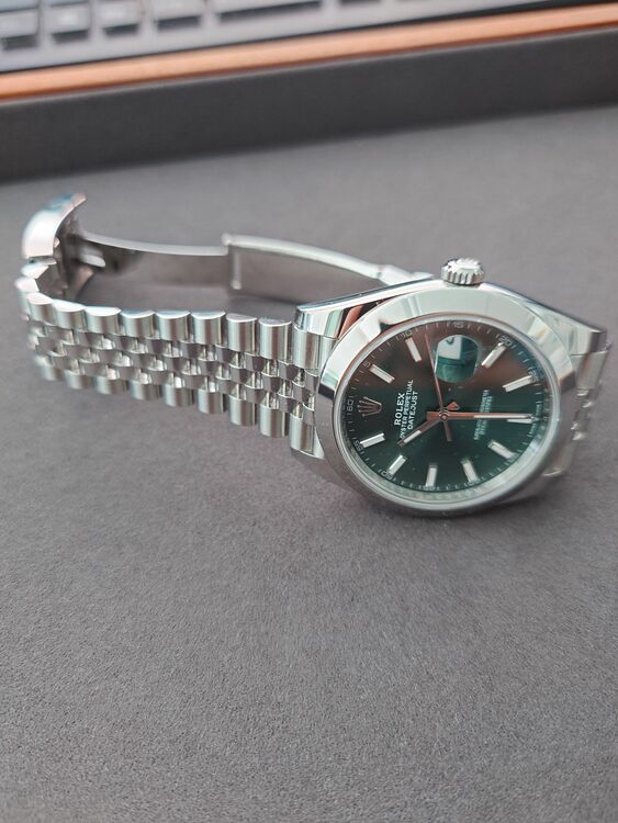 ロレックス デイトジャスト 126300（高級時計）の商品画像 - 査定依頼日：2025年7月28日 - 最高査定価格：1,500,000円