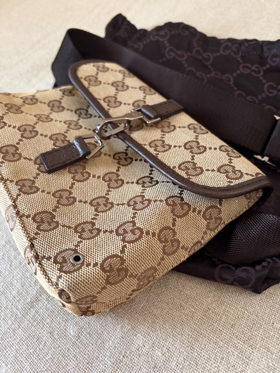 GUCCIのヴィンテージ GGキャンバス・ウエストバッグ（ブランドバッグ）の商品画像 - 査定依頼日：2026年10月6日 - 最高査定価格：46,000円