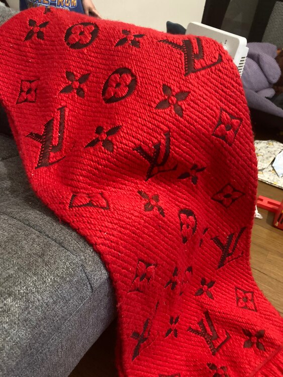 ルイヴィトン　マフラー（古着・ファッション）の商品画像 - 査定依頼日：2025年4月23日 - 最高査定価格：12,000円