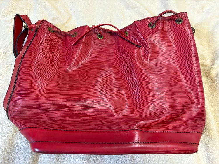 ルイヴィトン エピ （ブランドバッグ）の商品画像 - 査定依頼日：2026年1月16日 - 最高査定価格：100,000円