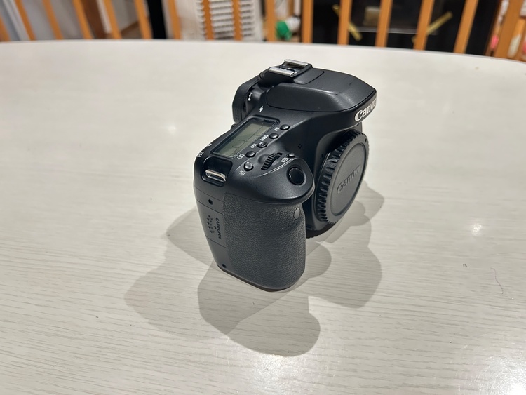 80D（カメラ）の商品画像 - 査定依頼日：2026年4月10日 - 最高査定価格：40,100円