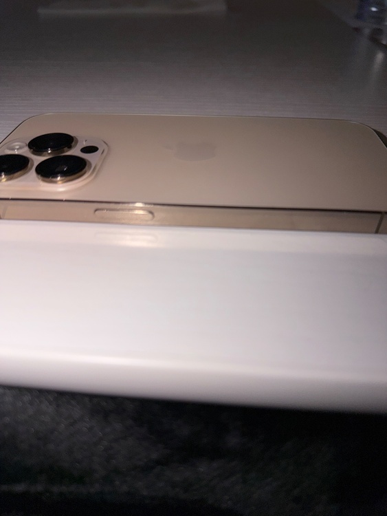 iPhone 14 Pro 128GB au（スマホ）の商品画像 - 査定依頼日：2026年3月27日 - 最高査定価格：61,000円