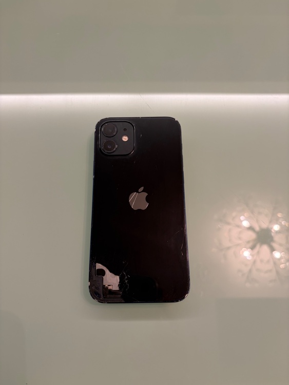iPhone12（スマホ）の商品画像 - 査定依頼日：2026年10月1日 - 最高査定価格：11,000円