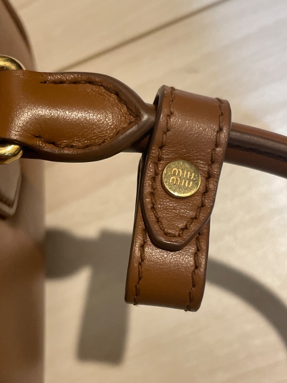 ミュウミュウ  （ブランドバッグ）の商品画像 - 査定依頼日：2025年6月30日 - 最高査定価格：220,000円