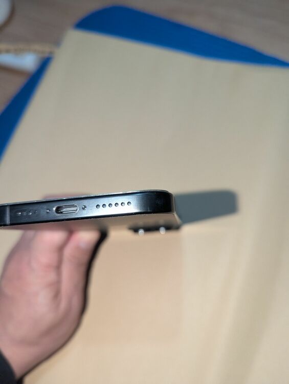 iPhone 16 Pro Max 256GB SIMフリー（スマホ）の商品画像 - 査定依頼日：2025年11月19日 - 最高査定価格：136,000円