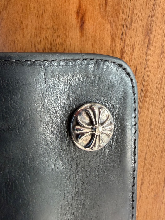 クロスボタンWAVEレザーウォレット（古着・ファッション）の商品画像 - 査定依頼日：2026年3月1日 - 最高査定価格：125,000円