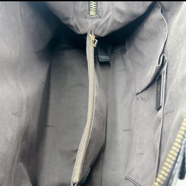 フェンディ  （ブランドバッグ）の商品画像 - 査定依頼日：2025年10月11日 - 最高査定価格：30,000円