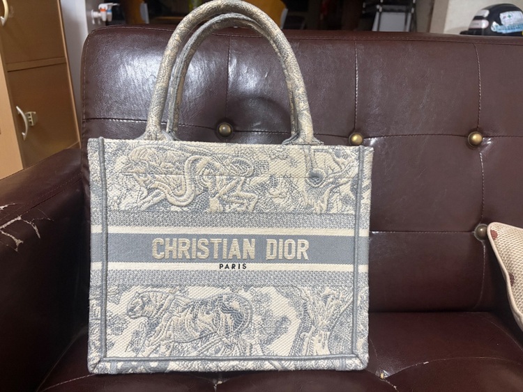 ディオール  （ブランドバッグ）の商品画像 - 査定依頼日：2025年7月1日 - 最高査定価格：130,000円