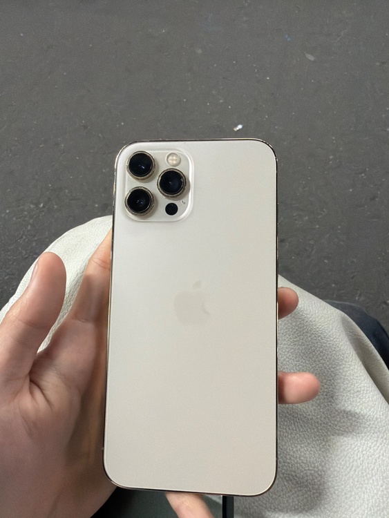 iPhone iPhone 12 Pro Max 256GB au（スマホ）の商品画像 - 査定依頼日：2026年6月14日 - 最高査定価格：45,000円