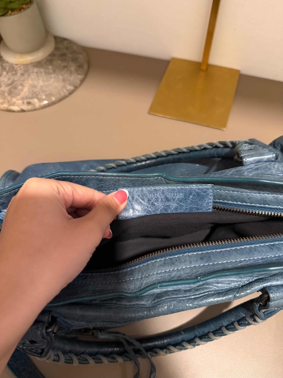 <font dir="auto" style="vertical-align: inherit;"><font dir="auto" style="vertical-align: inherit;">
Balenciaga
</font></font> <font dir="auto" style="vertical-align: inherit;"><font dir="auto" style="vertical-align: inherit;">
please select
</font></font> （ブランドバッグ）の商品画像 - 査定依頼日：2026年3月2日 - 最高査定価格：140,000円