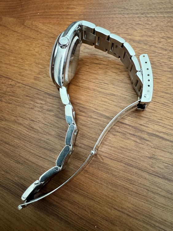 ロレックスデイトジャスト オイスターパーペチュアル（高級時計）の商品画像 - 査定依頼日：2025年12月7日 - 最高査定価格：935,000円