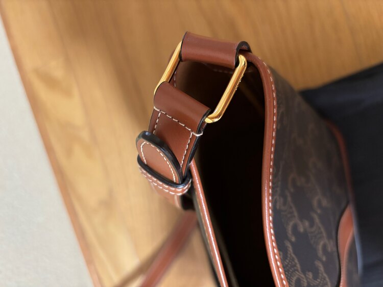 セリーヌ  （ブランドバッグ）の商品画像 - 査定依頼日：2025年2月23日 - 最高査定価格：100,000円