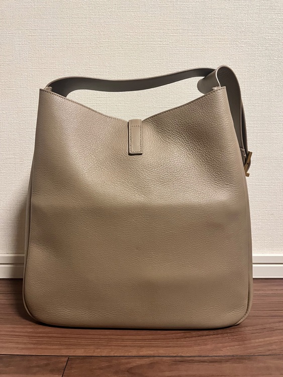 LE5A7ラージ 753837AAAUQ1722（ブランドバッグ）の商品画像 - 査定依頼日：2025年6月21日 - 最高査定価格：200,000円