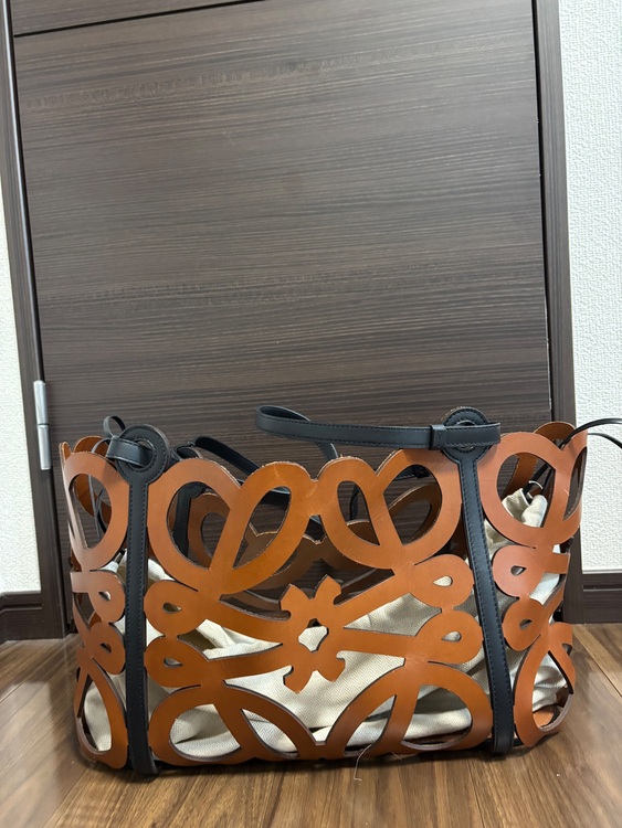 ロエベ　バック（ブランドバッグ）の商品画像 - 査定依頼日：2025年6月3日 - 最高査定価格：130,000円