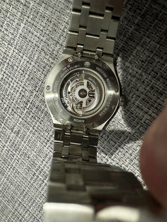 その他 その他 モーリスラクロア　Aikon Automatic 42mm Summer Edition  AI6008-SS00F-431-C（高級時計）の商品画像 - 査定依頼日：2026年3月11日 - 最高査定価格：200,000円