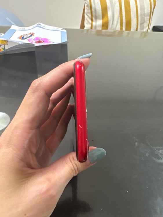 iPhone8 赤（スマホ）の商品画像 - 査定依頼日：2025年7月31日 - 最高査定価格：2,000円